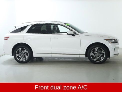 Used 2022 Genesis GV70 2.5T w/ Advanced Package image 12