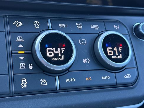 New 2026 Land Rover Defender 110 X-Dynamic SE image 22