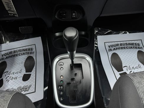 Used 2015 Toyota Yaris L image 20