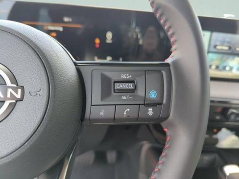 Certified 2025 Nissan Kicks SR FWD image 37