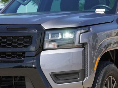 Used 2026 Nissan Frontier SV RWD image 4