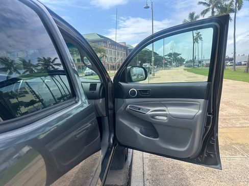 Used 2015 Toyota Tacoma PreRunner image 17