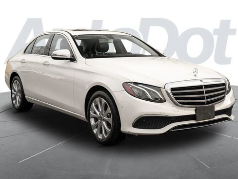 Used 2018 Mercedes-Benz E 300 E 300 4MATIC Sedan 4D w/ Premium 1 Package image 4