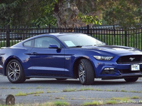 Used 2015 Ford Mustang GT Premium w/ Equipment Group 401A RWD image 4