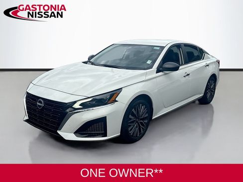 Used 2025 Nissan Altima 2.5 SV FWD image 3