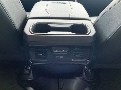 Used 2024 GMC Sierra 2500 AT4 w/ AT4 Premium Plus Package AWD/4WD image 11