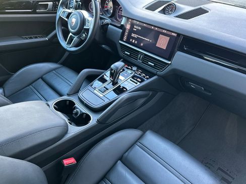 Used 2021 Porsche Cayenne Coupe image 18