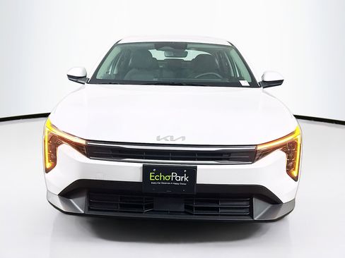 Used 2025 Kia K4 LX image 2