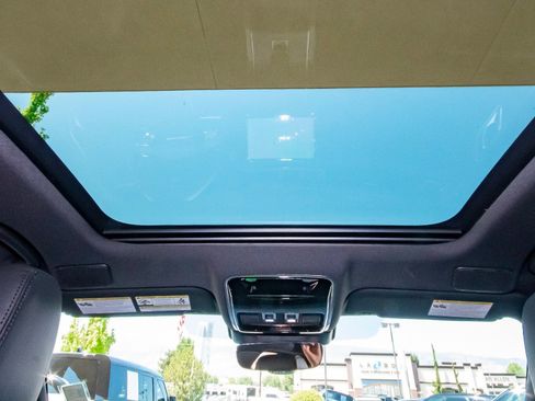 New 2026 Land Rover Range Rover Velar Dynamic SE image 48