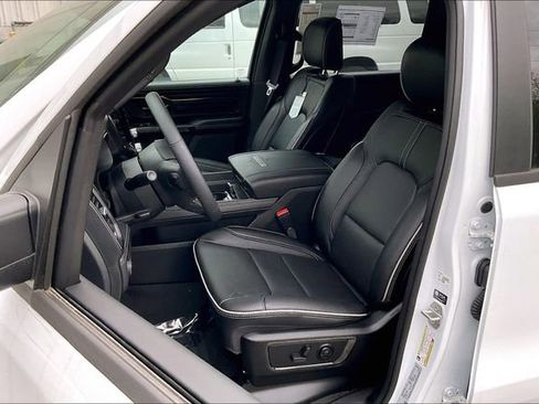 New 2024 RAM 1500 Limited image 10