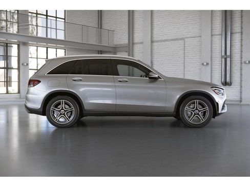 Used 2021 Mercedes-Benz GLC 300 4MATIC image 2