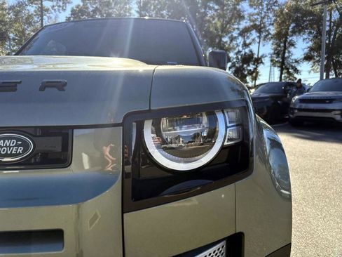 Used 2023 Land Rover Defender 110 S image 9