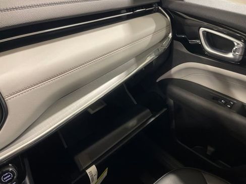 New 2025 Jeep Compass Limited image 25