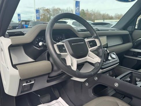 Used 2023 Land Rover Defender 90 S image 18