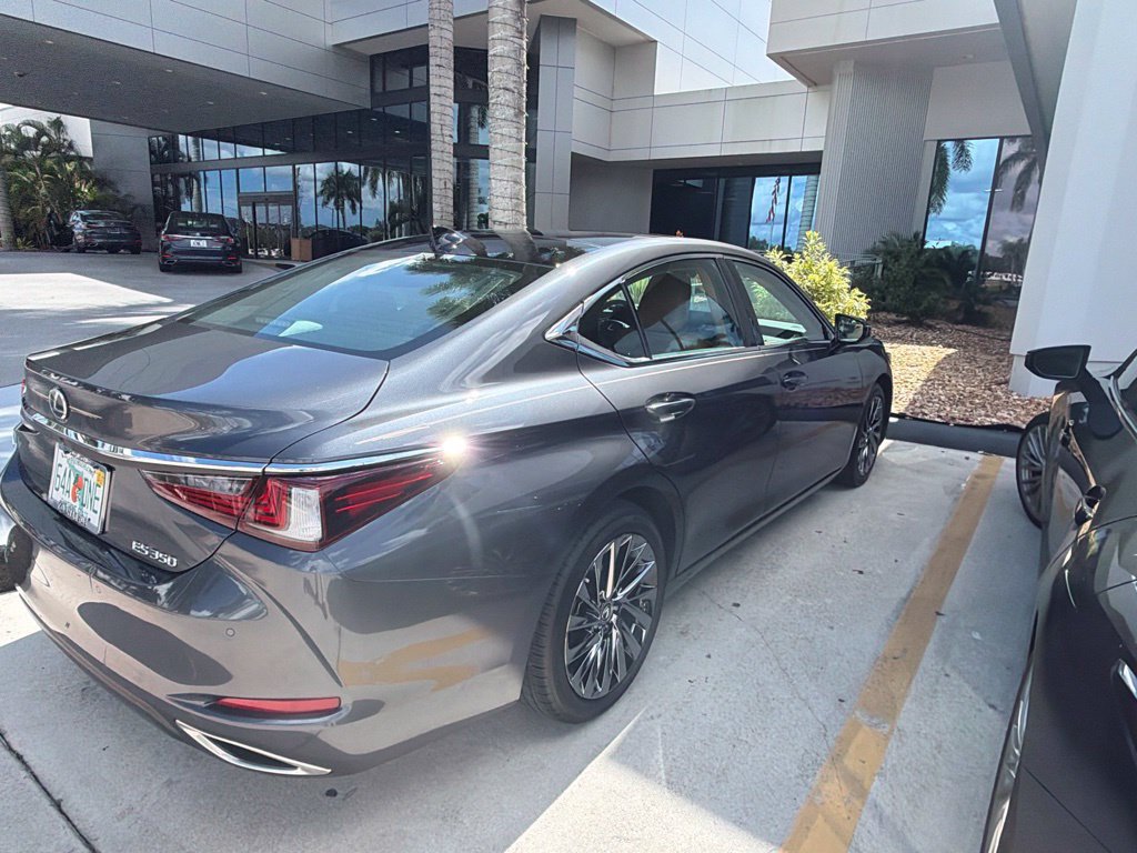 Used 2024 Lexus ES 350 w/ Technology Package FWD image 11