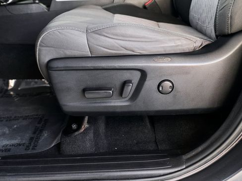 Used 2017 Toyota Tundra SR5 image 24