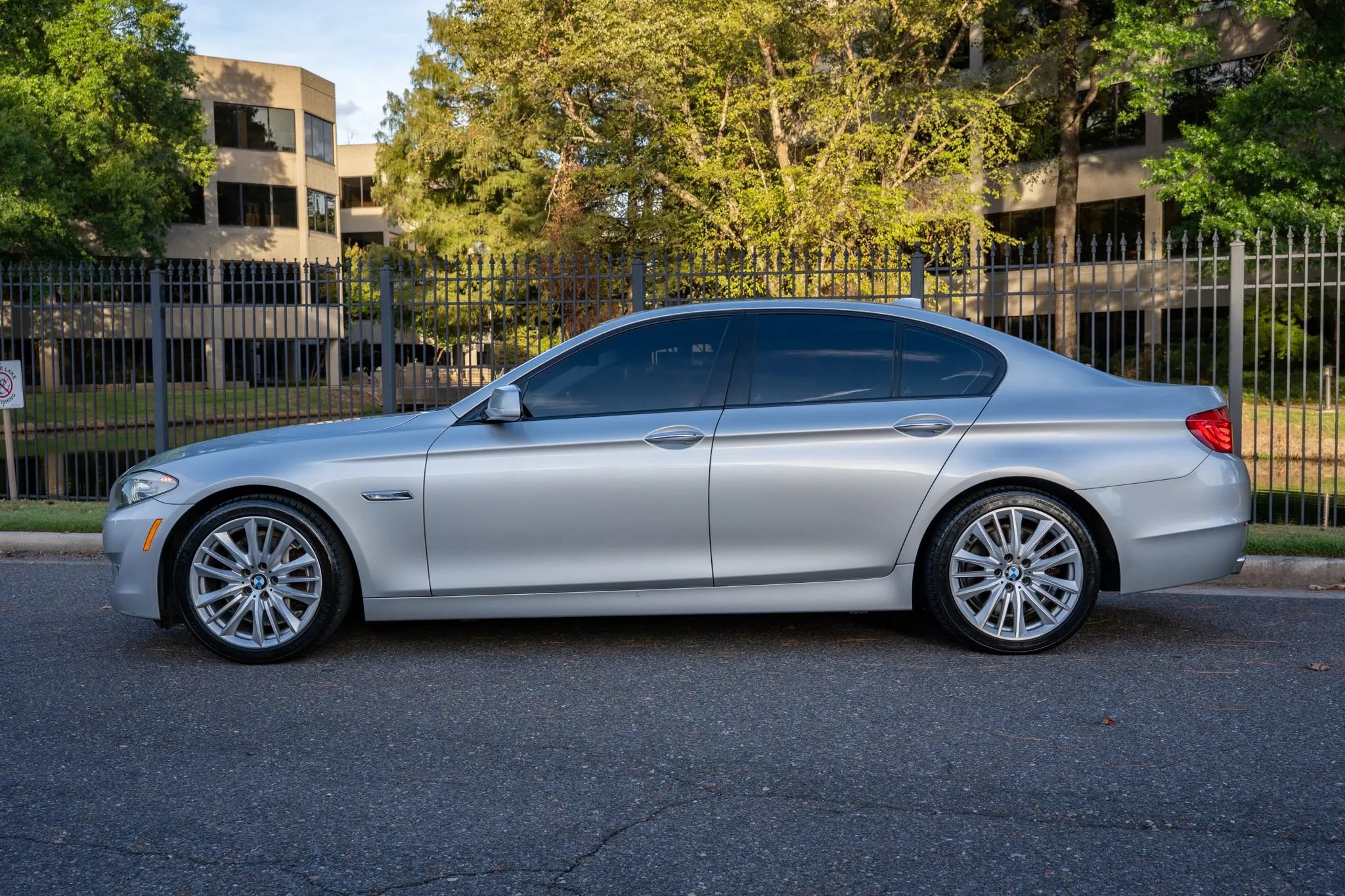 Used 2011 BMW 550i Sedan RWD image 9