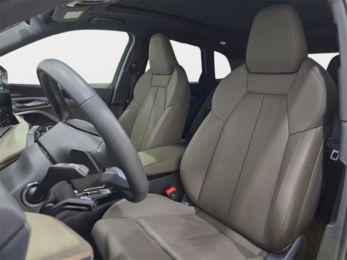Used 2025 Audi Q5 Premium Plus w/ Premium Plus image 16