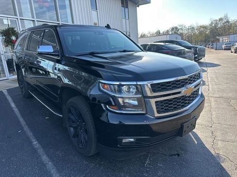 Used 2017 Chevrolet Suburban Premier image 2