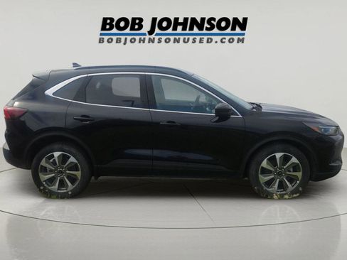 Used 2024 Ford Escape Platinum AWD/4WD image 2