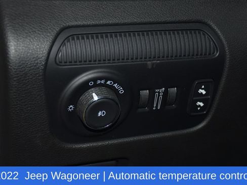 Used 2022 Jeep Wagoneer Series III w/ Premium Group I AWD/4WD image 9