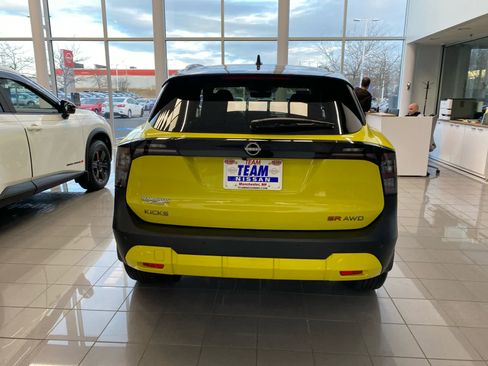 New 2025 Nissan Kicks SR image 6