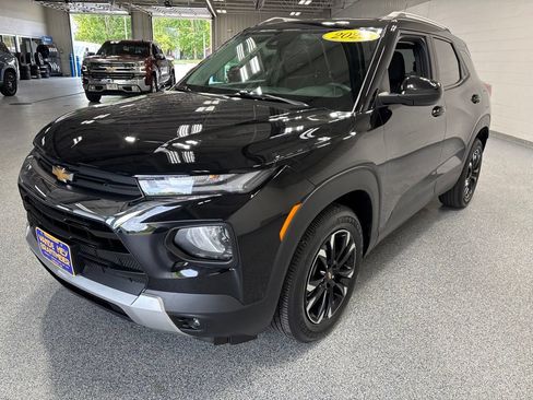 Used 2023 Chevrolet TrailBlazer LT FWD image 3