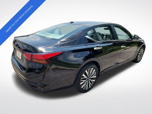 Used 2025 Nissan Altima 2.5 SV FWD image 5