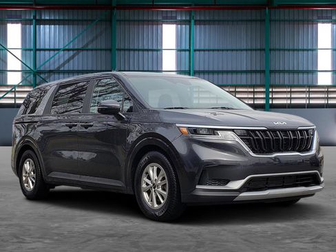 Used 2022 Kia Carnival LX image 6