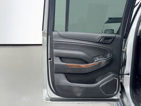 Used 2020 Chevrolet Suburban Premier RWD image 21