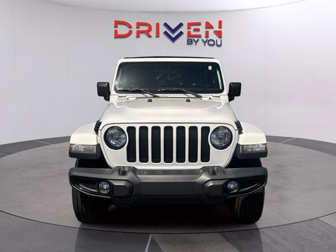 Used 2019 Jeep Wrangler Unlimited Sahara AWD/4WD image 9