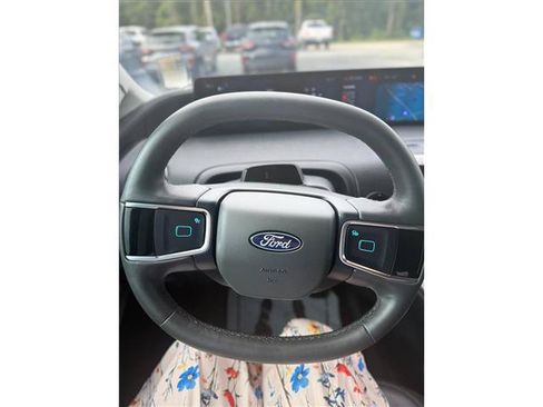 Used 2025 Ford Expedition Active RWD image 10