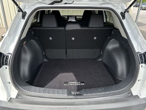 Used 2022 Toyota Corolla Cross LE image 30