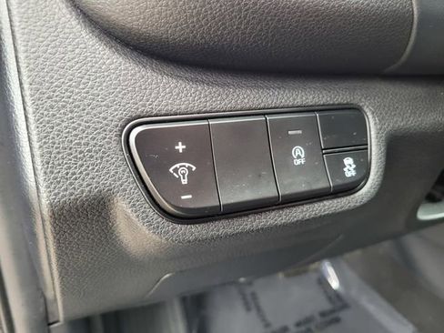 Used 2024 Kia Seltos EX FWD image 19