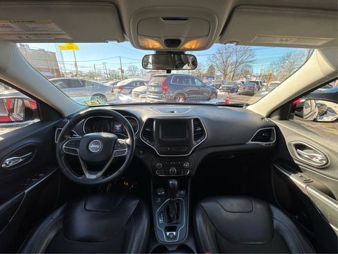 Used 2019 Jeep Cherokee Latitude Plus AWD/4WD image 28