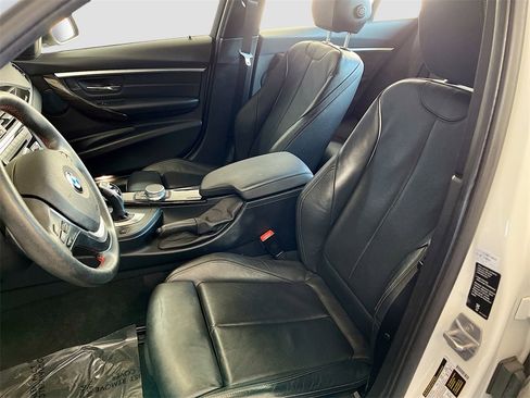 Used 2018 BMW 330i xDrive Sedan w/ Convenience Package image 21