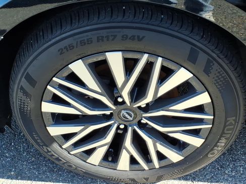 Certified 2024 Nissan Altima 2.5 SV w/ SV Premium Package AWD/4WD image 7