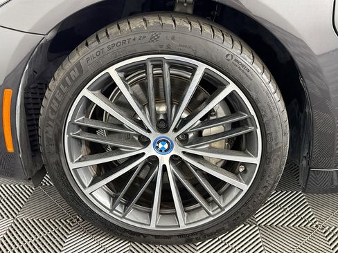 Used 2023 BMW 530e w/ Premium Package image 37