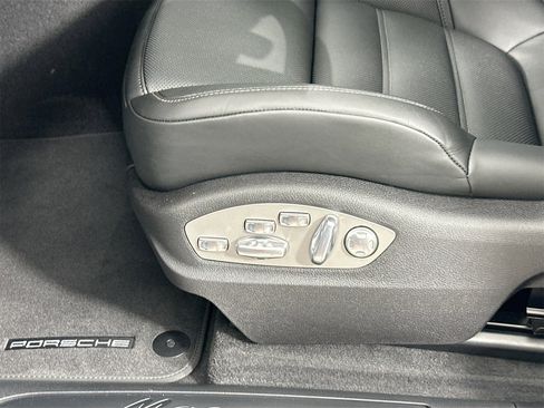 Certified 2025 Porsche Macan image 34