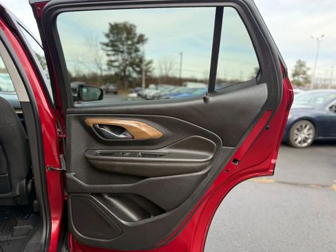 Used 2021 GMC Terrain SLE w/ Driver Convenience Package image 16