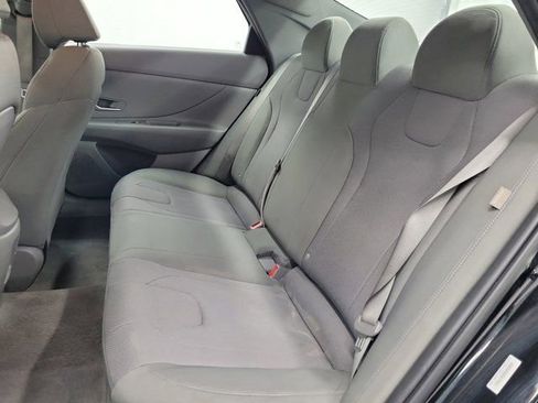 Used 2025 Hyundai Elantra SE image 11