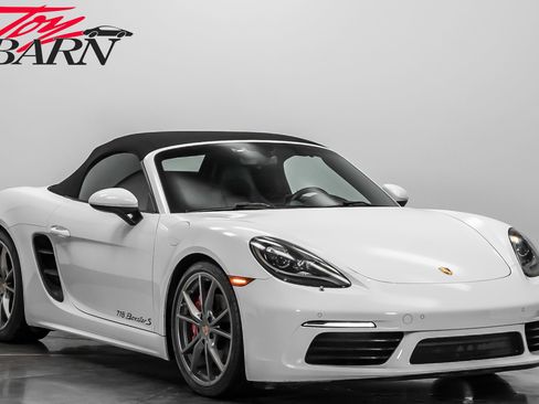 Used 2017 Porsche 718 Boxster S image 15
