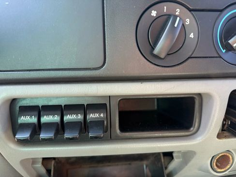 Used 2006 Ford F450 165  W.B. 2D image 14