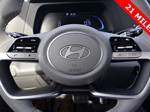 Used 2025 Hyundai Elantra Sport image 17