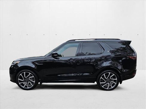 New 2024 Land Rover Discovery Dynamic SE image 3