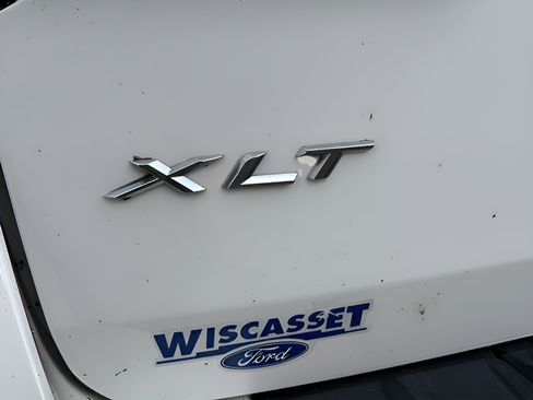 Used 2022 Ford Explorer XLT w/ Equipment Group 202A AWD/4WD image 17