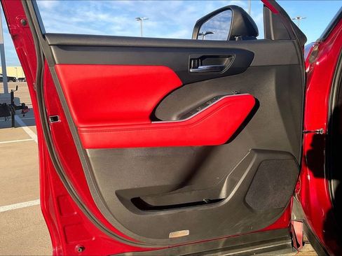 Used 2023 Toyota Highlander L image 22