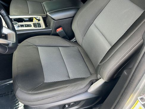 Certified 2024 Ford Explorer XLT RWD image 31