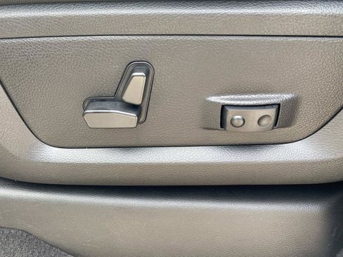 Used 2025 RAM 2500 Big Horn AWD/4WD image 25