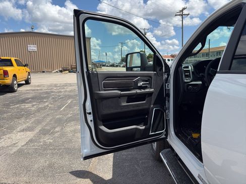 New 2026 RAM 2500 Laramie AWD/4WD image 17